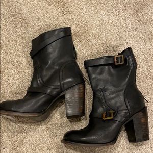 Beautiful condition free bird beta boots
